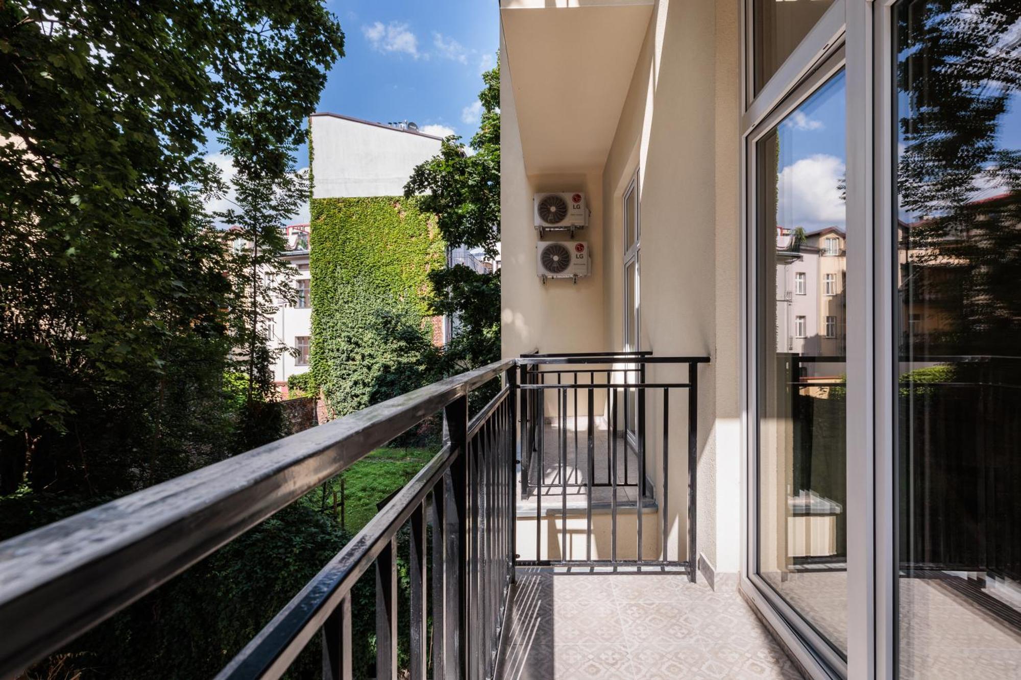Krowoderska 55 - By Upstairs Krasków Exterior foto